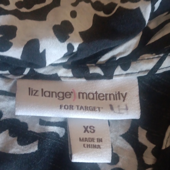 ❤️Maternity Adorable Black and White Abstract Blouse. - Picture 6 of 12